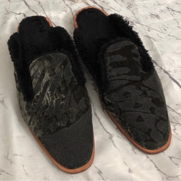 Free People Butterfly Effect Black Velvet Faux Sherpa Lined Flats EU 36/37 BNWOB - Picture 13 of 14